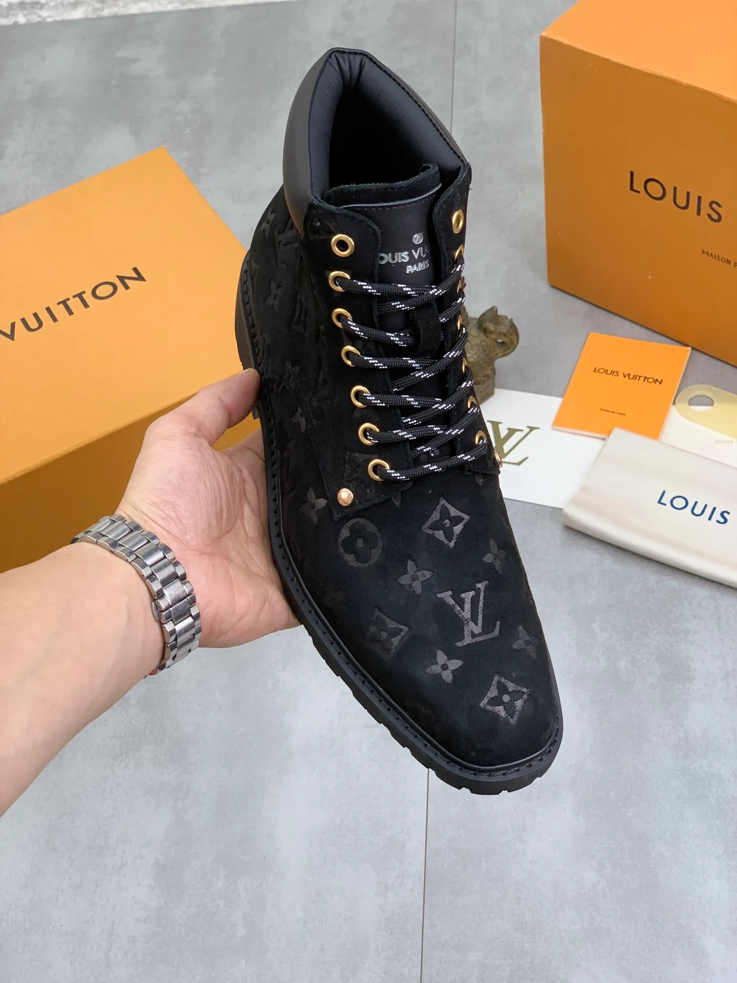 Men's shoes 💰P600 💰【New】🆘Water-dyed cow lining LV Louis Vuitton business high-top leather shoes, made of original imported Italian 🇮🇹 selected calfskin, full cowhide lining, carefully handmade by professional shoemakers, the original version is specially designed for wear-resistant outsole. Standard code: 38-44 3⃣️color🉑️select